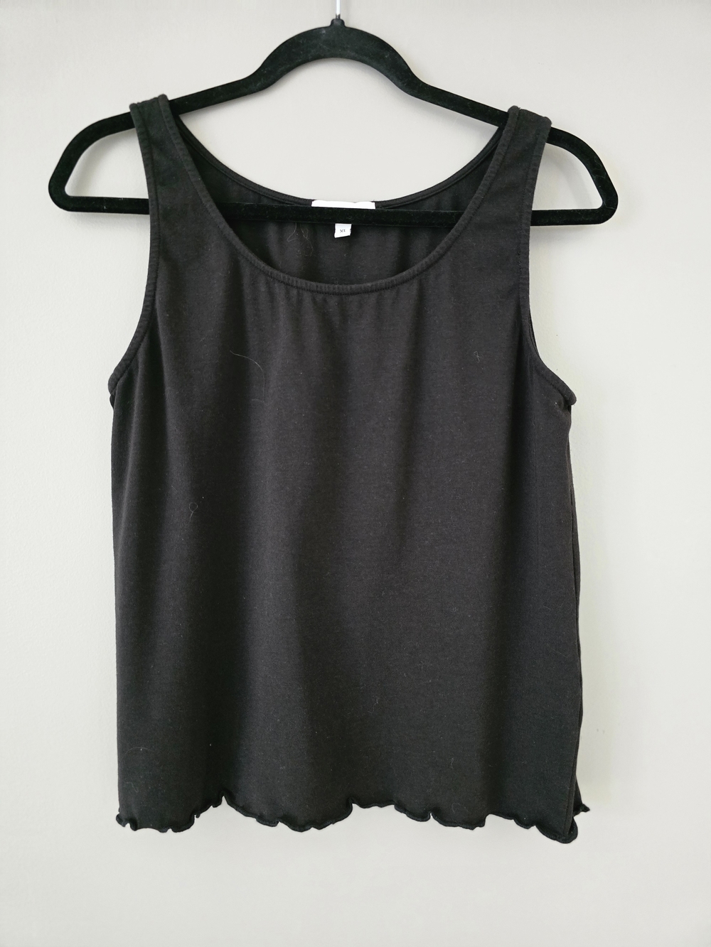 Classic Black Scoop Neck Tank Top - Women